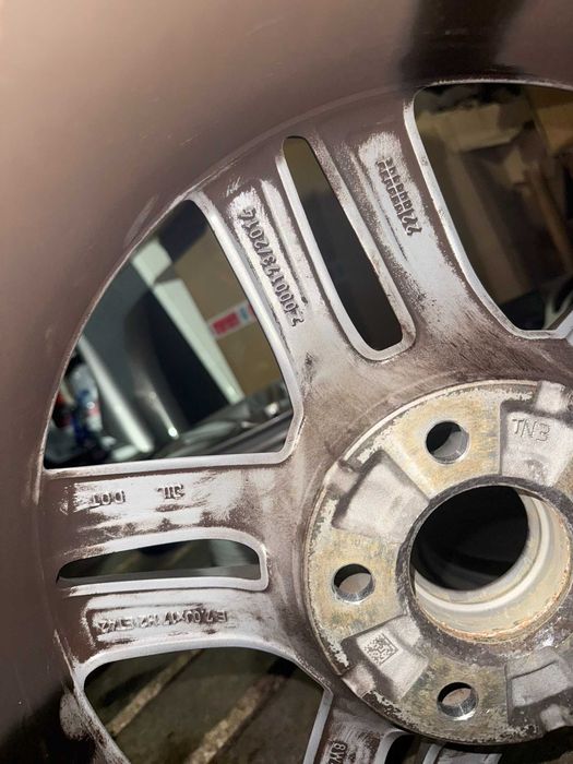 ORYGINALNA felga aluminiowa AUDI A4 (B9) 7Jx17 et 42