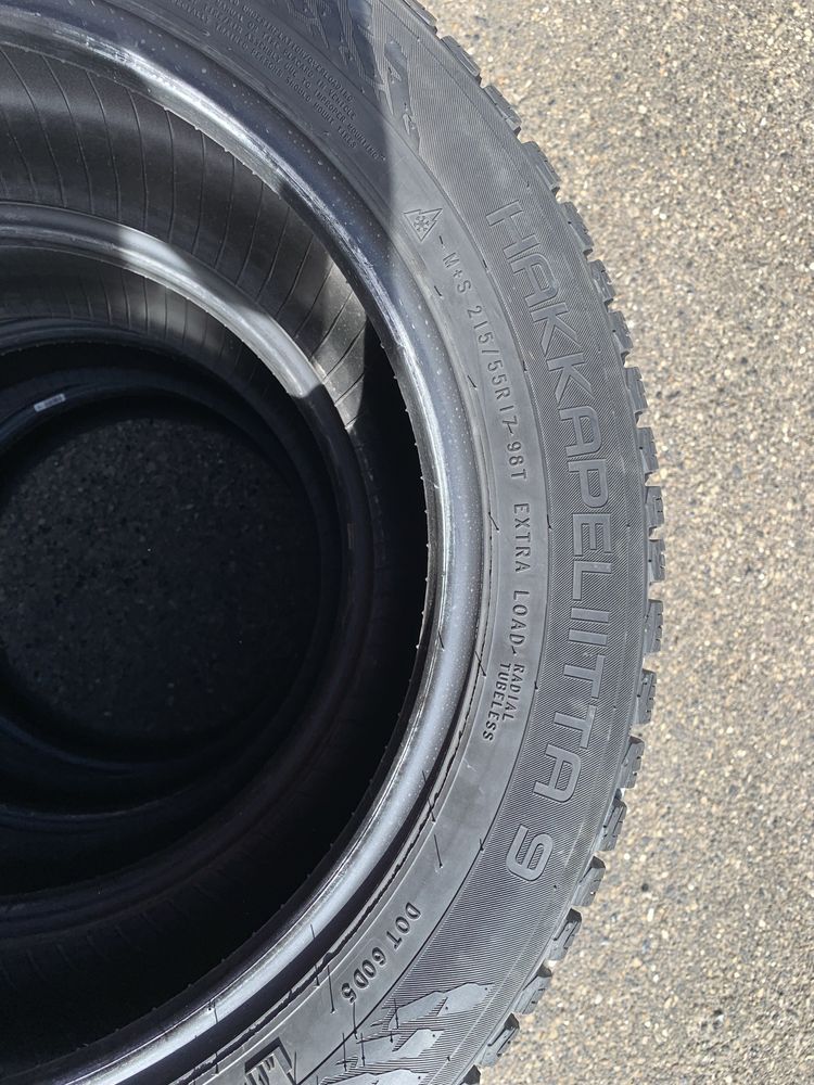 Шини зима шип NOKIAN TYRES Hakkapeliitta 9 215/55 R17