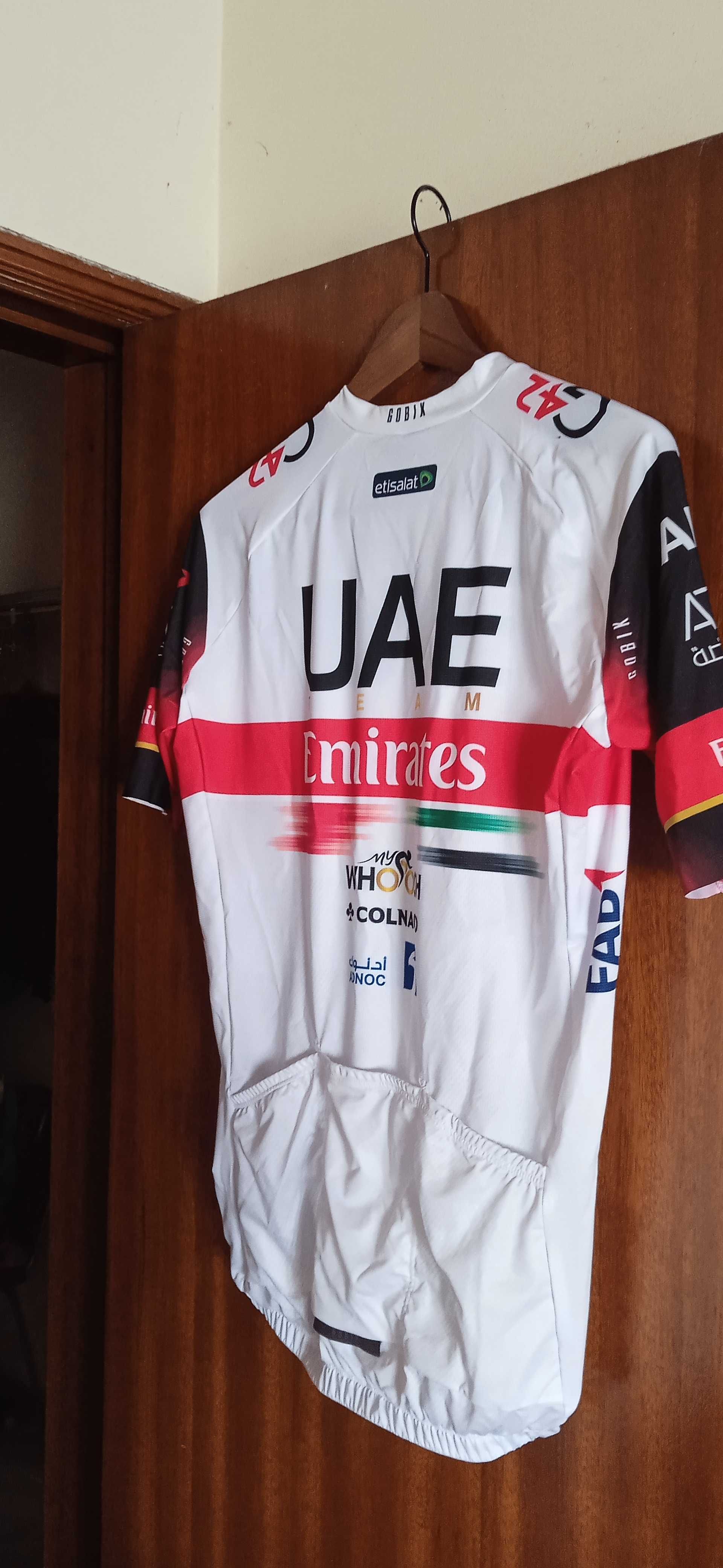 Equipamento oficial de ciclismo da UAE 2022 - Marca GOBIK.