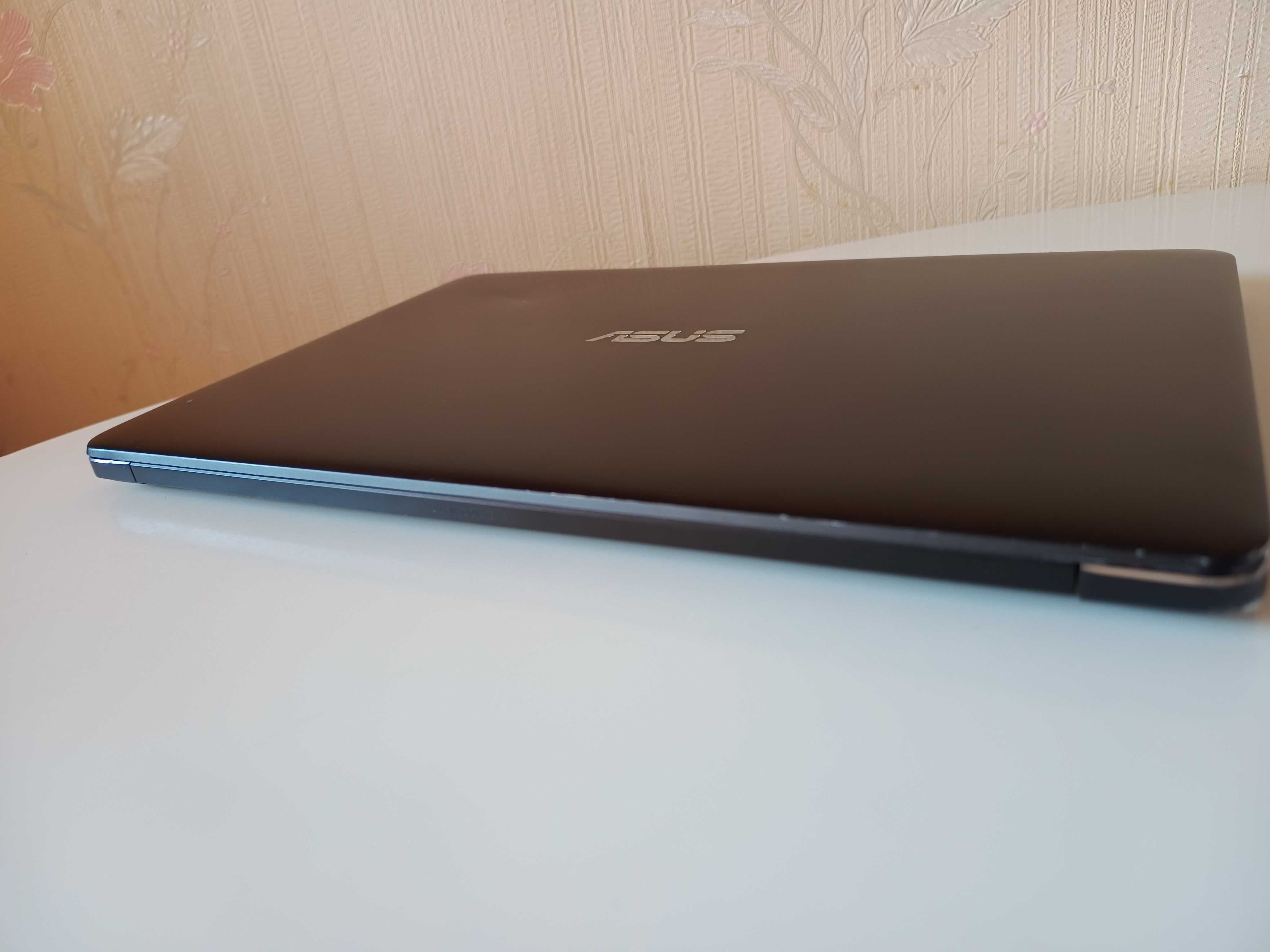 Asus Zenbook Pro UX550V i7-7700HQ 16Gb nVIDIA GTX1050 4Gb SSD512Gb