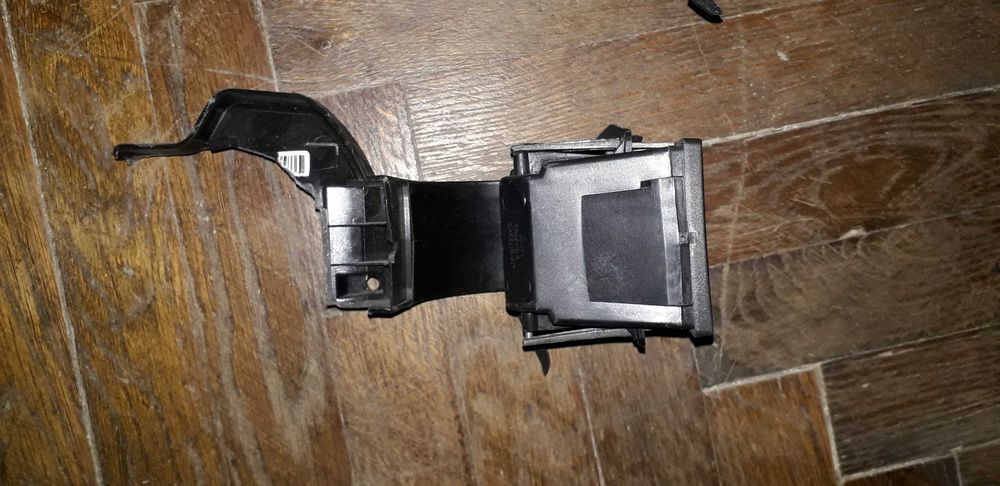 renault clio v podstawa anteny ,wygłuszenie, lampka, mechanizm wlewu