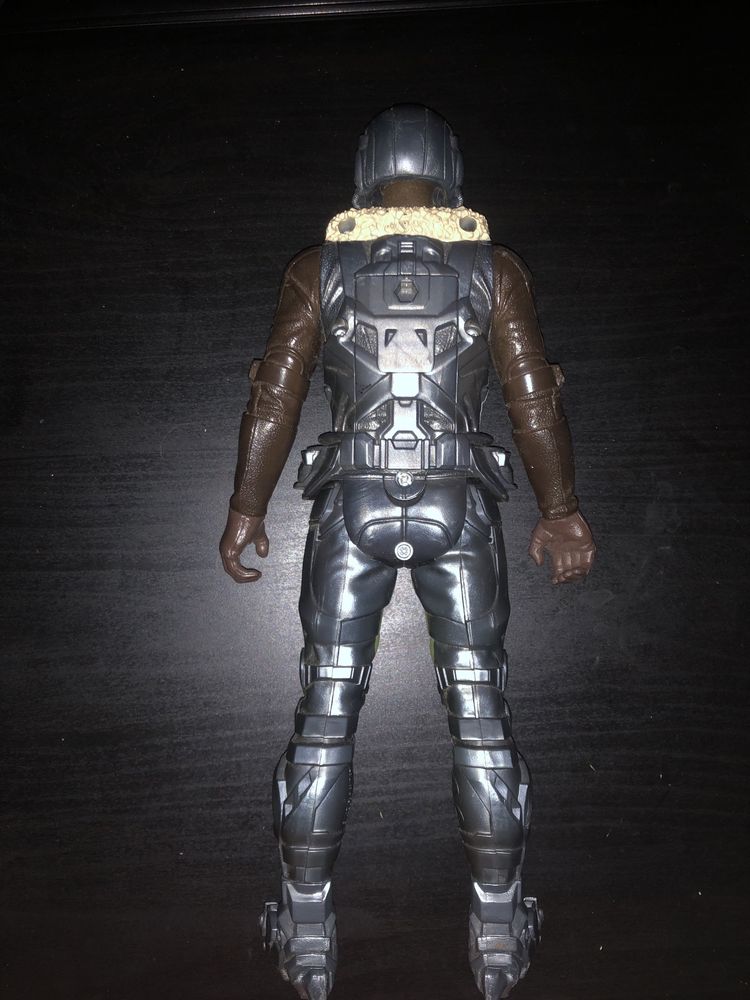 Personagem marvel 30cm