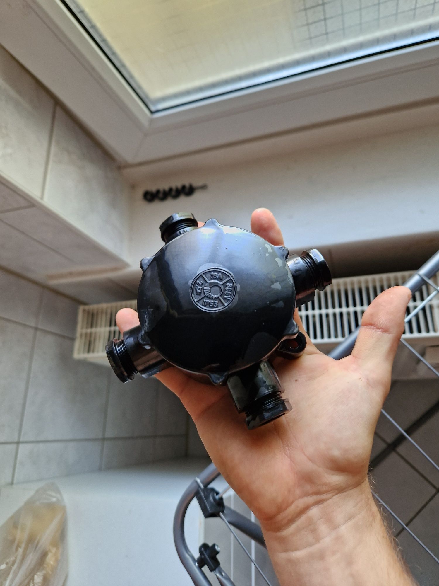 lampa loft . stara lampa klosz . puszka bakelitowa . bakelit
