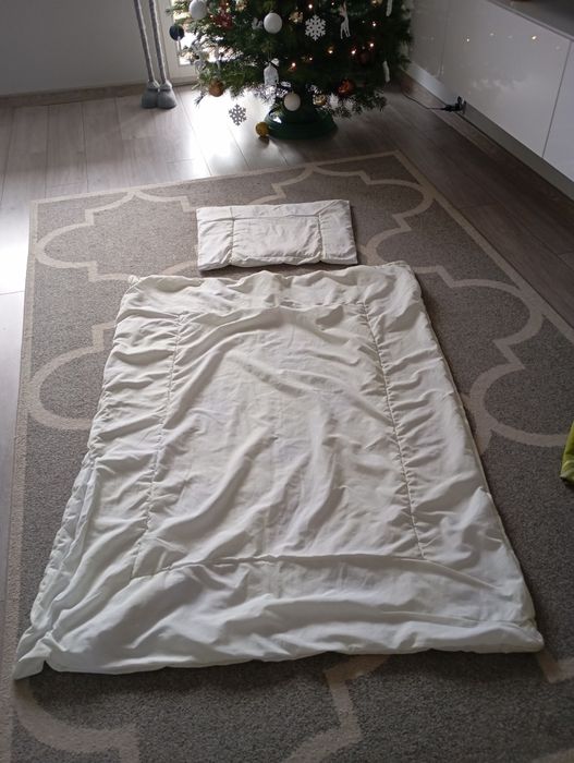 Kołdra 145 x 110 poduszka 65 x 45.