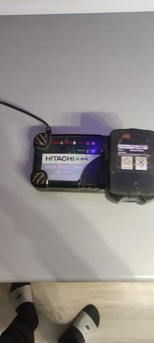 Ładowarka z baterią Hitachi