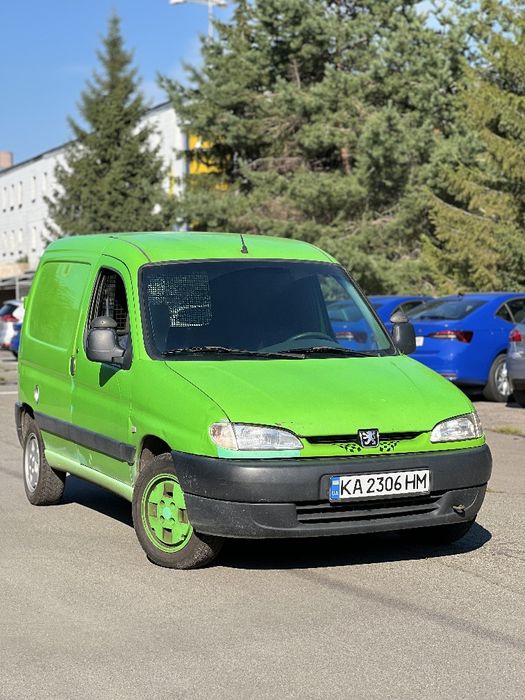 Авто Пежо Партер
