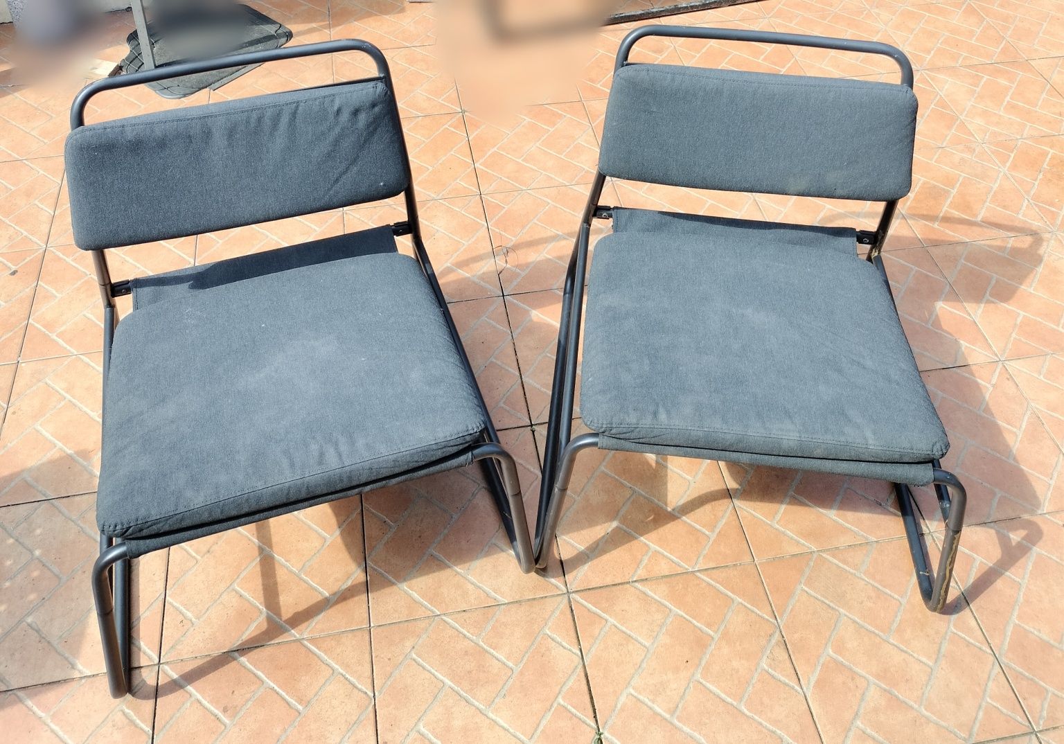 Poltronas para uso exterior / Interior 
design leve
Estrutura em metal