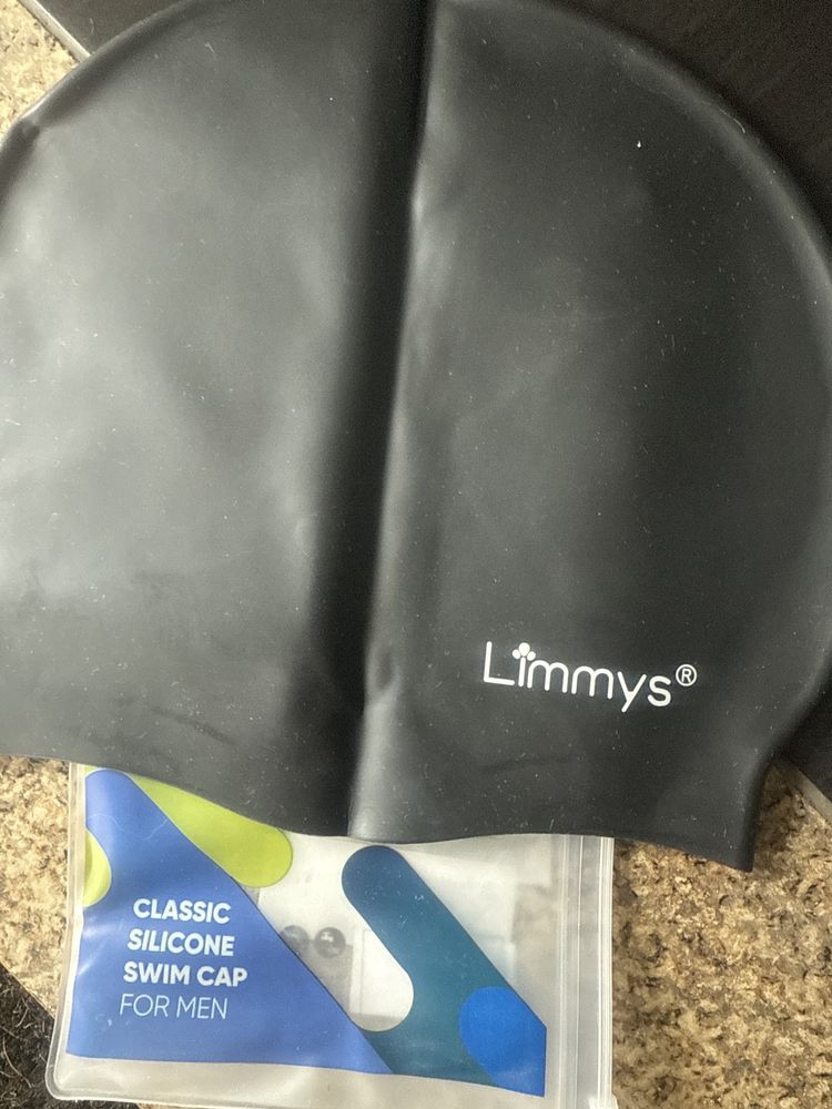 Conjunto variado (touca, oculos desportivos e peruca)