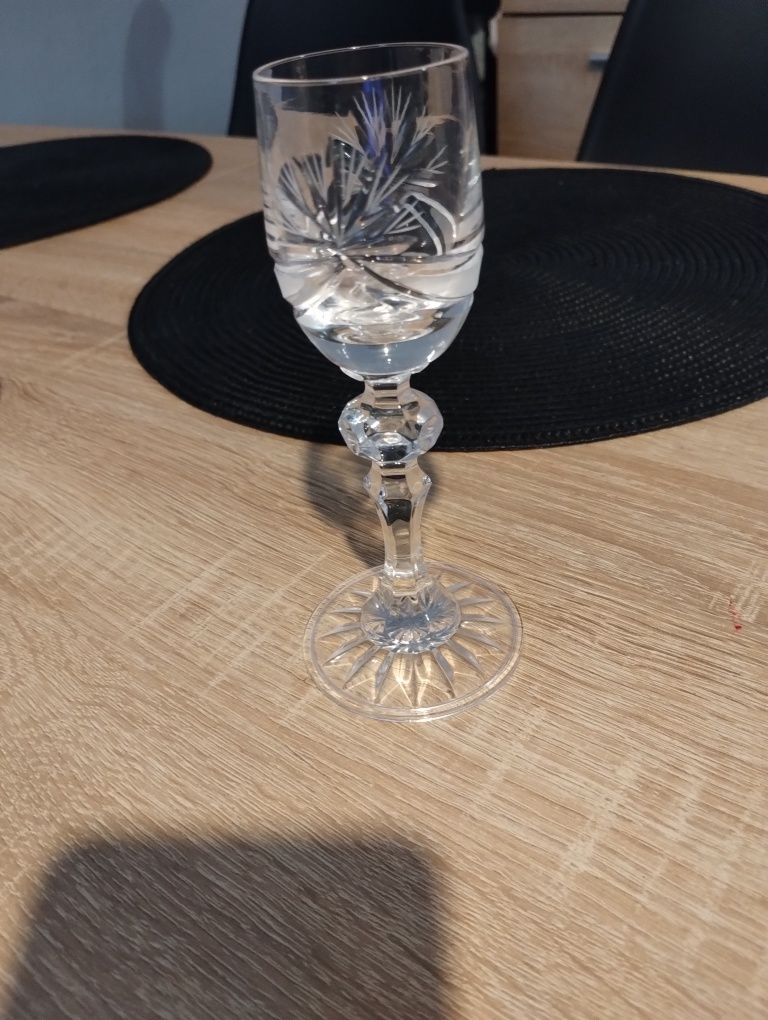 Kryształowe kieliszki i szklanki