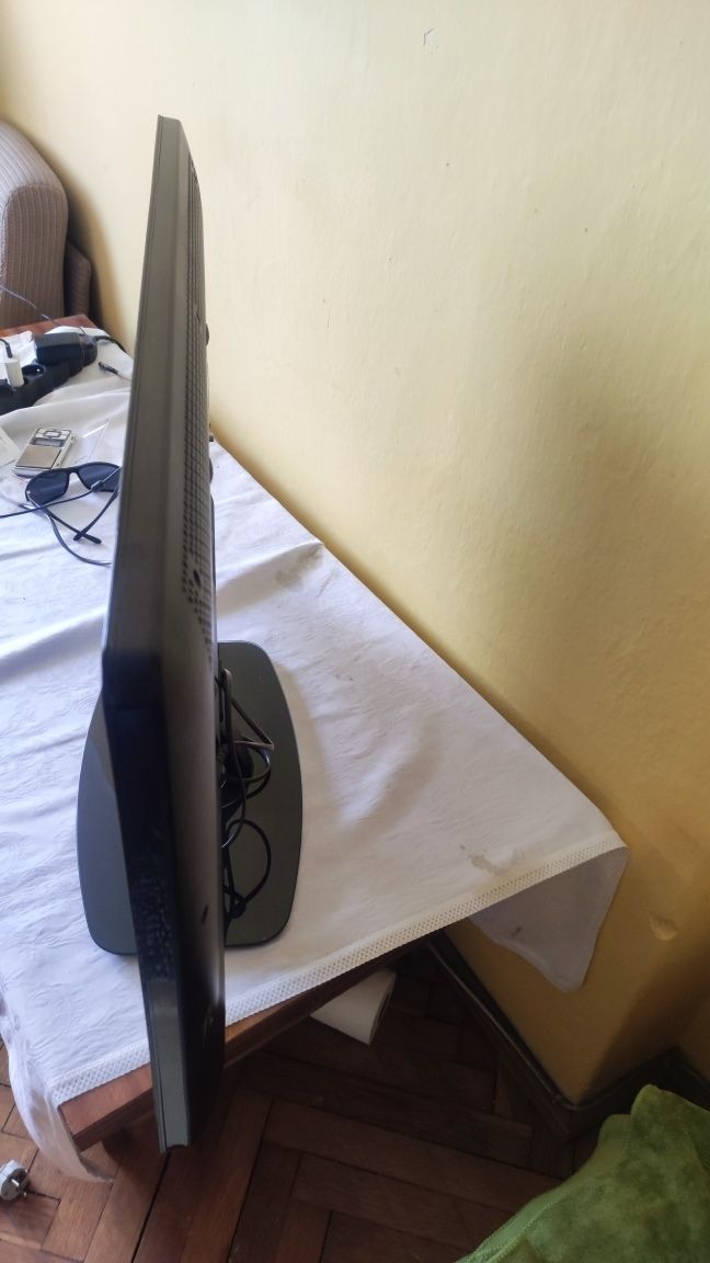 Sprzedaję telewizor Philips 32 Full HD.