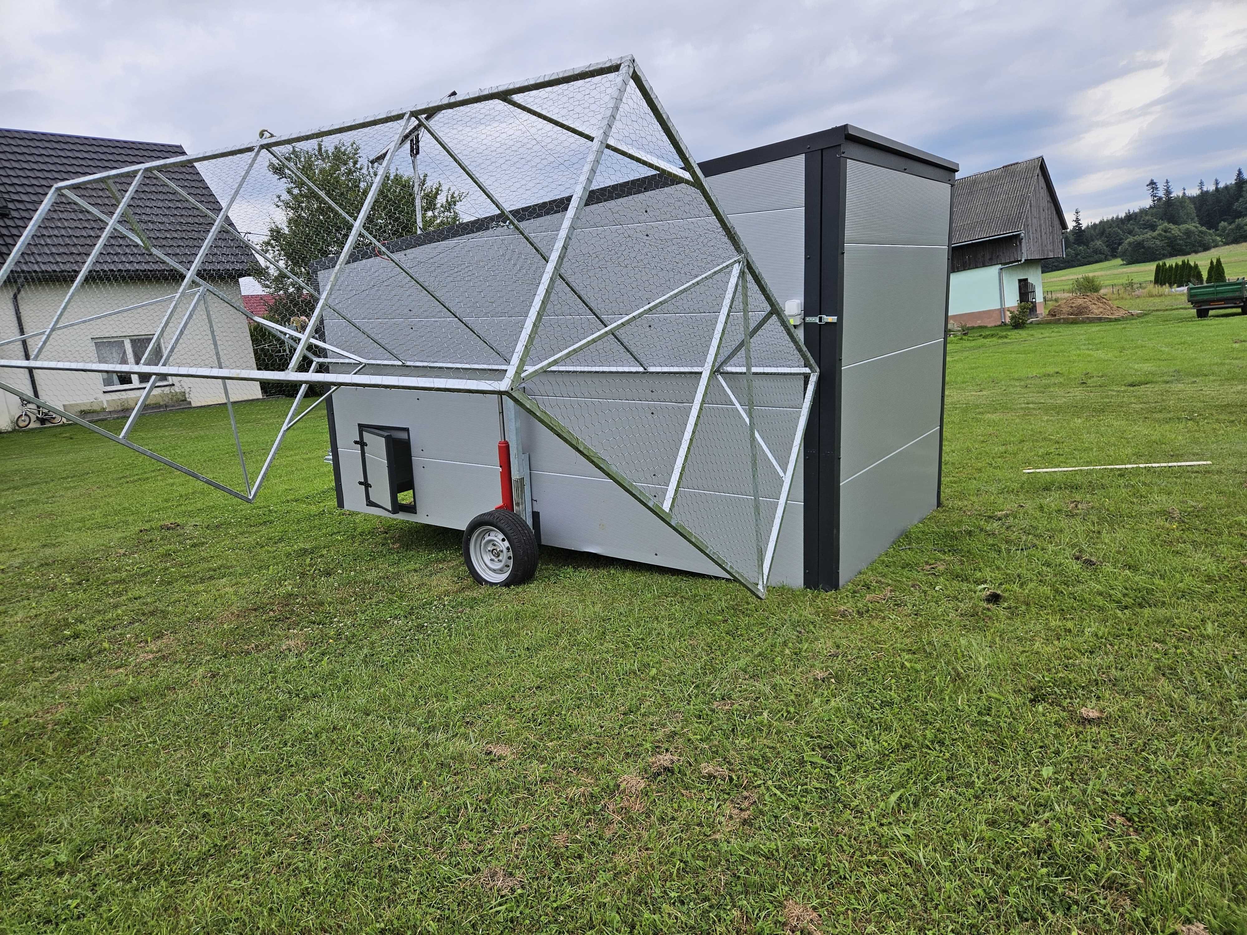 Kurnik mobilny. Ekologiczny Kurnik. Kurczak w wolnego wybiegu