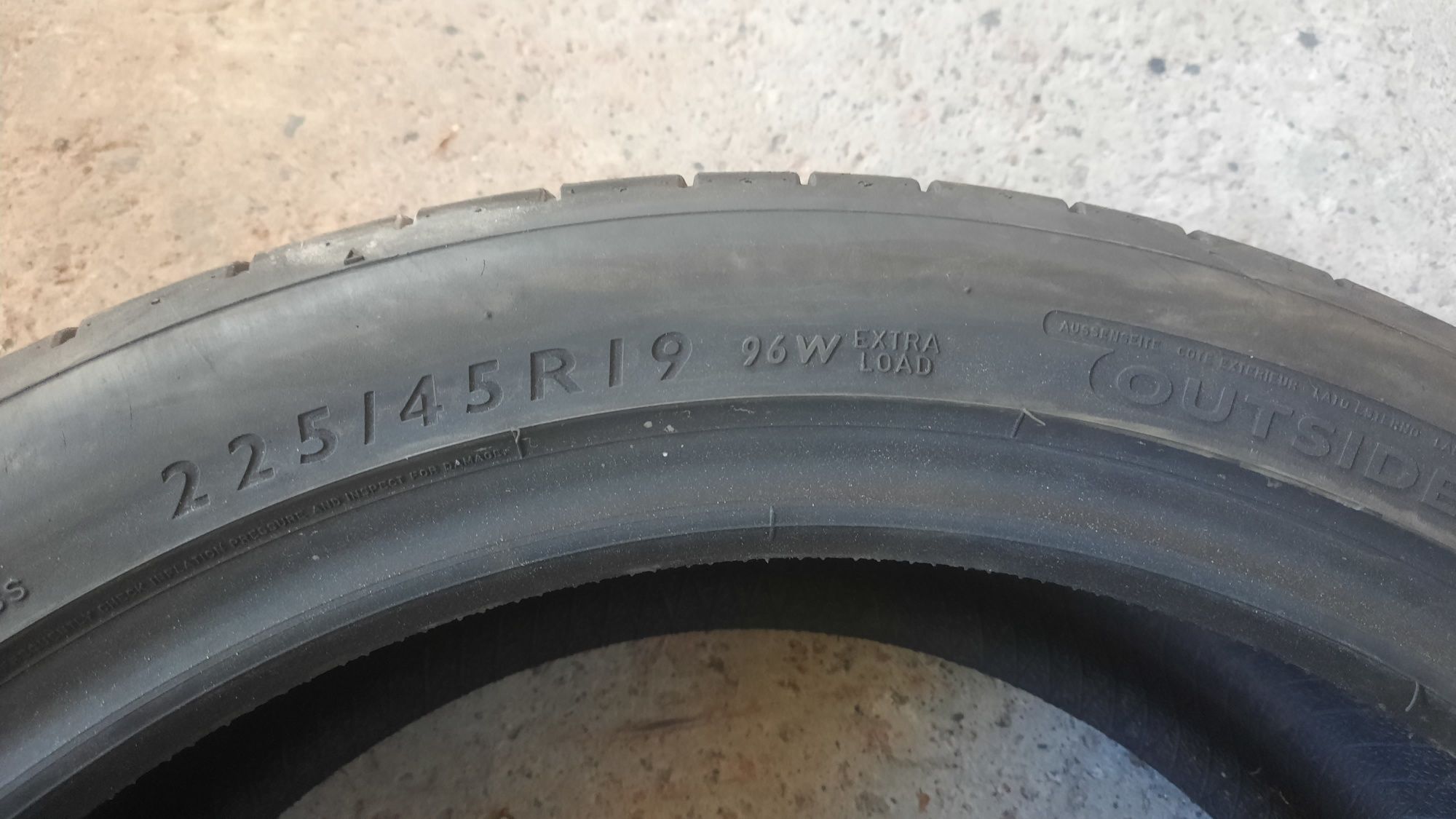 Літня резина Dunlop 225/45 r19