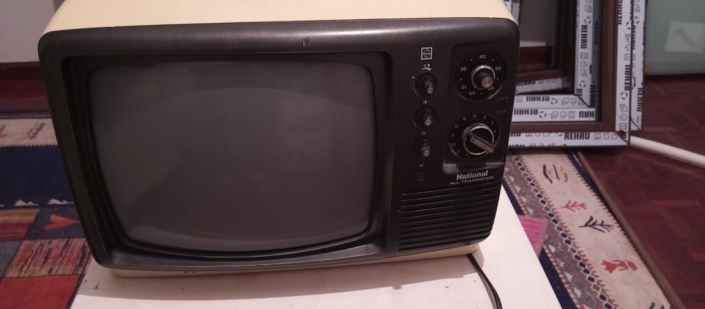 Televisão preto e branco Nacional
