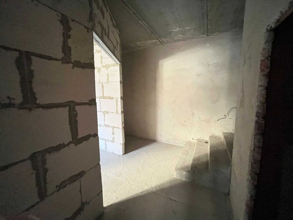 ПРОДАЖ 2-кімнатної квартири в престижній локації біля Озера (Виставка)