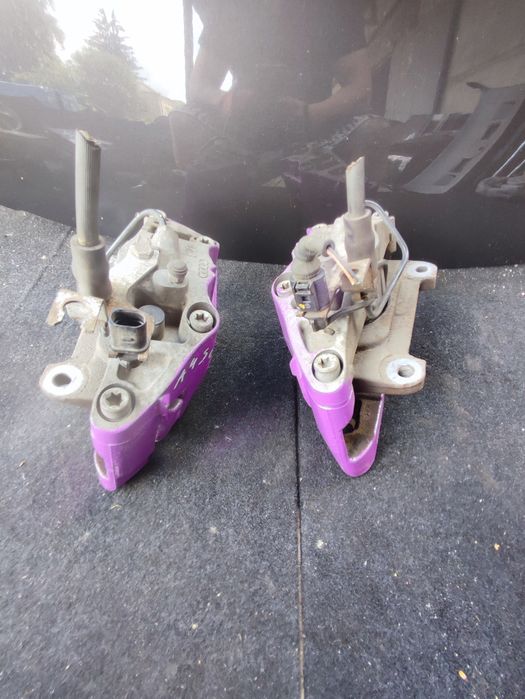 Супорта Ауді А4 б7 передні Ауді А4 В7 супорта