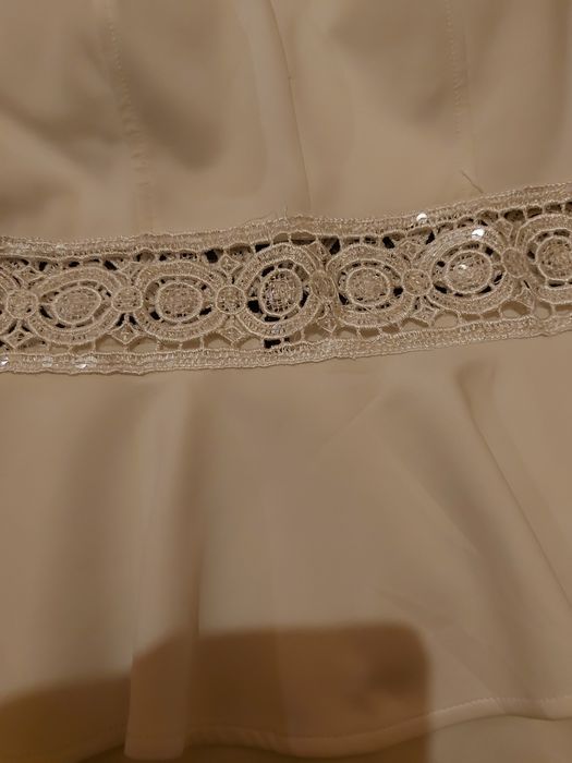 Sukienka z baskinką Missguided