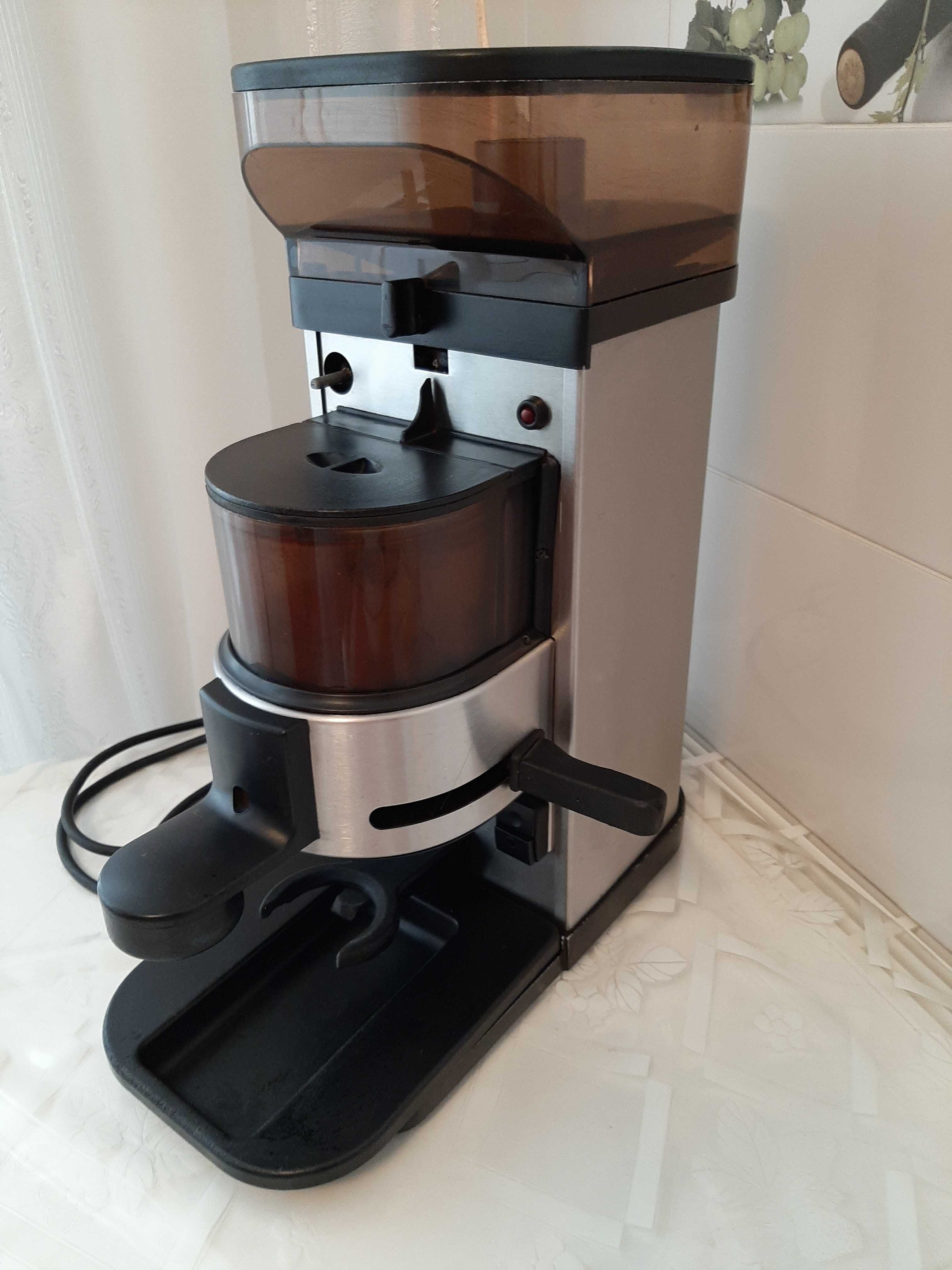 Кофемашина La Cimbali M21 PLUS +Кофемолка+морозильная камера.