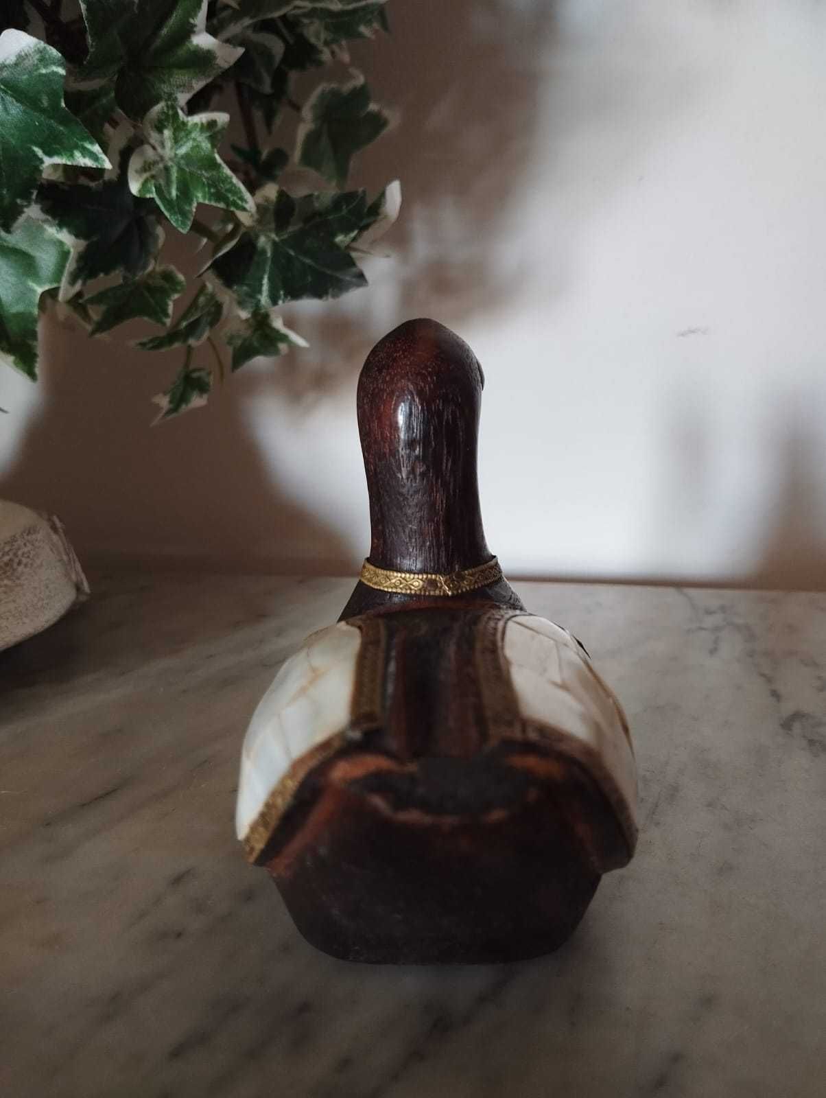 Pato Antigo em Madeira e Madreperola