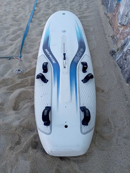 Prancha windsurf Neilpryde RS One 209 L, com patilhão e fin