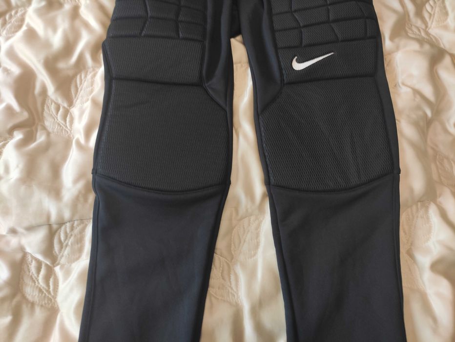 Chłopięce spodnie dresowe bramkarskie Nike  Dri-Fit r. 147-158 cm nowe