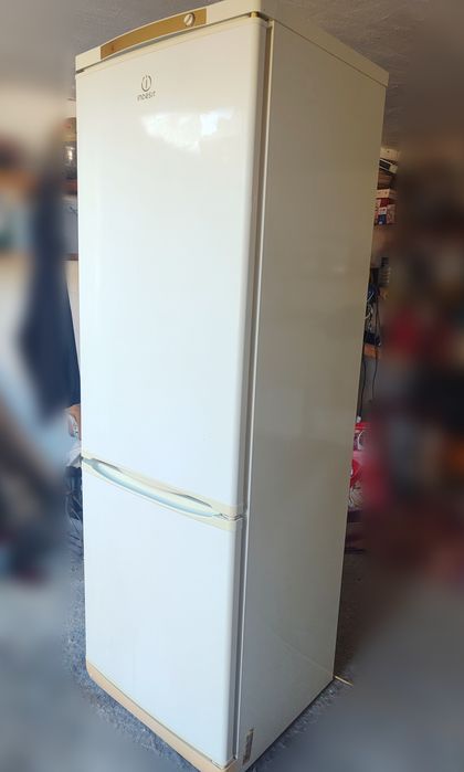 Холодильник Indesit