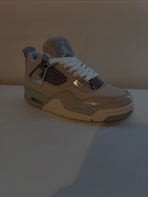 Jordan 4 Frozen Moments