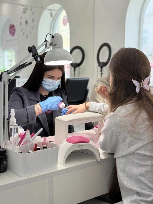 Курс підвищення кваліфікації майстрів манікюру у Львові