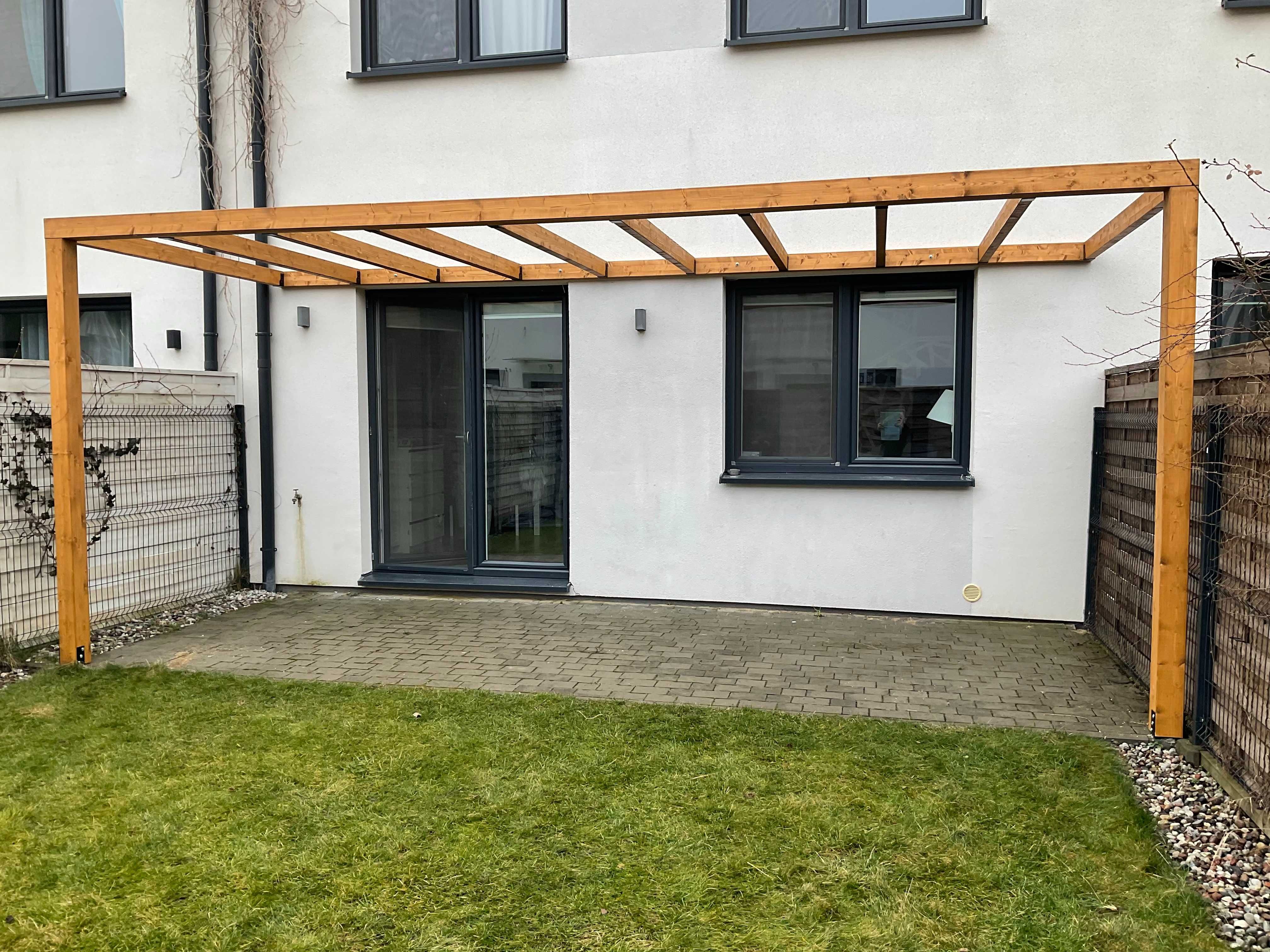 pergola z drewna klejonego BSH, zadaszenie tarasu, poliwęglan