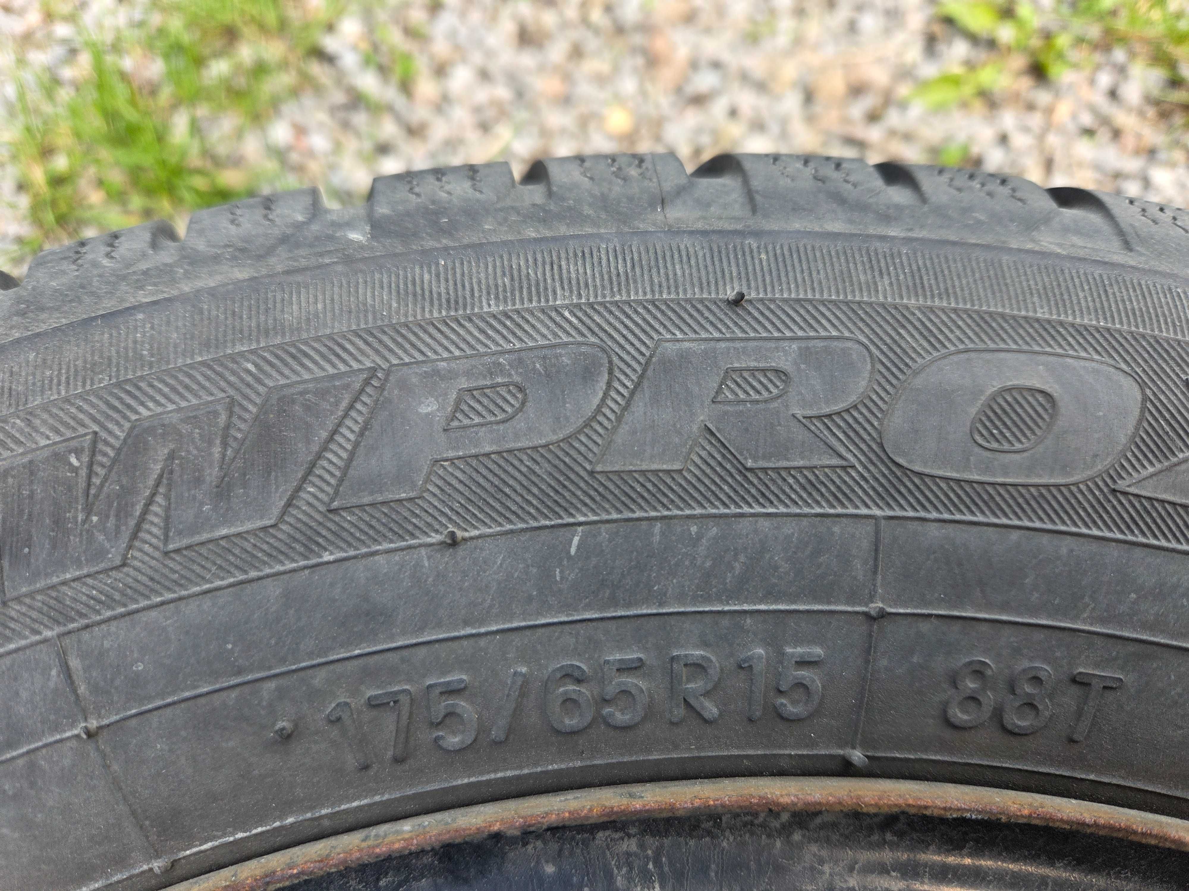 Koła z felgą stalową 15''  4x100, opony 175/65 R15 Toyo Snowprox s943