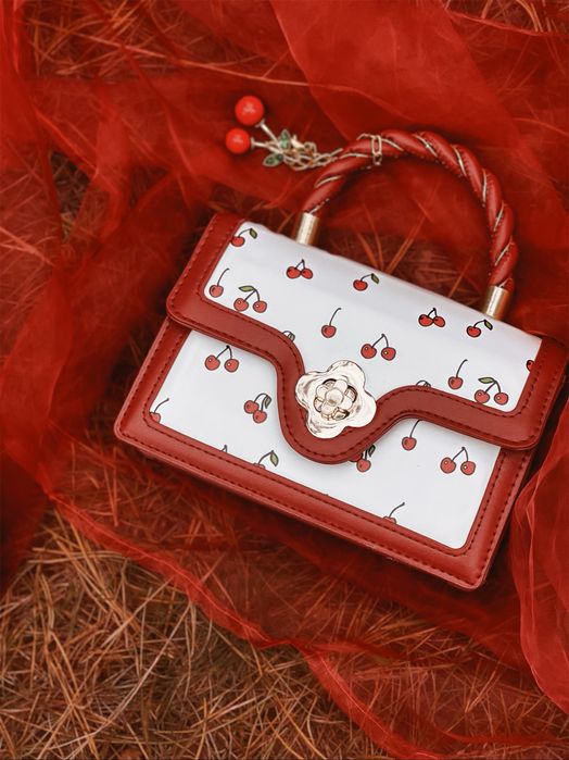 Клатч із вишнями