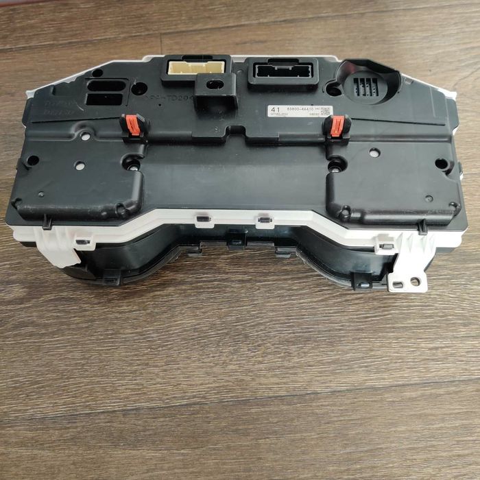 Панель приборов TOYOTA.