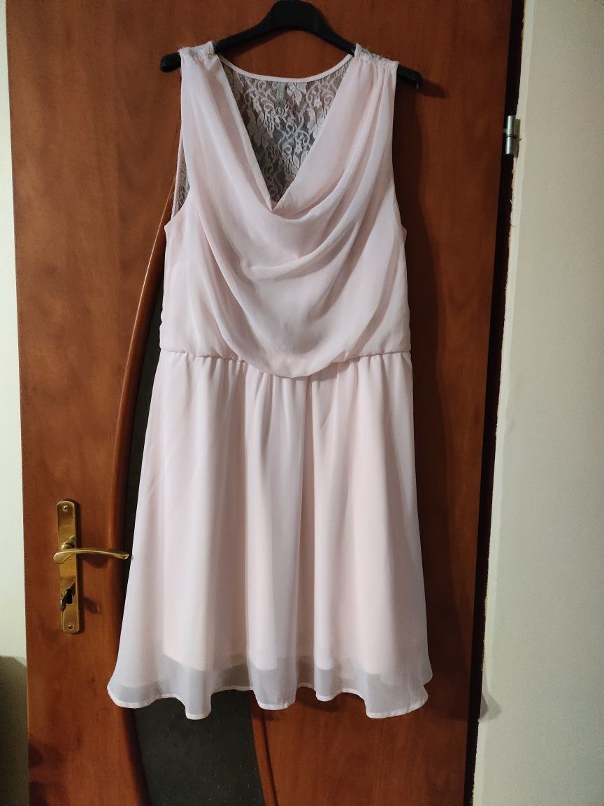 Sukienka wizytowa w różowym kolorze rozmiar L