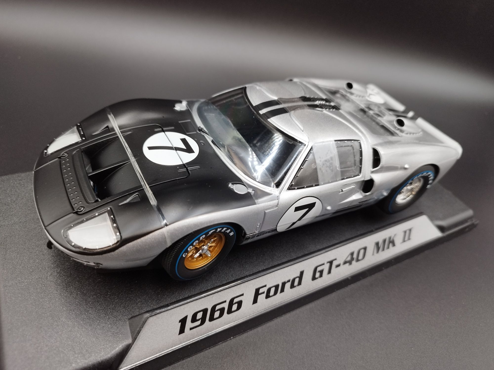 1:18 Shelby Ford GT40 Mk II #7 24h LeMans 1966 Hill, Muir model