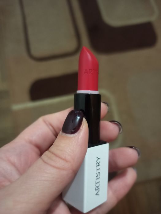 Помада Amway нова