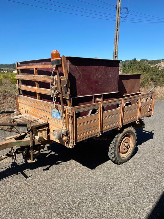 Trator Goldoni 18CV c/ Reboque e Documentos