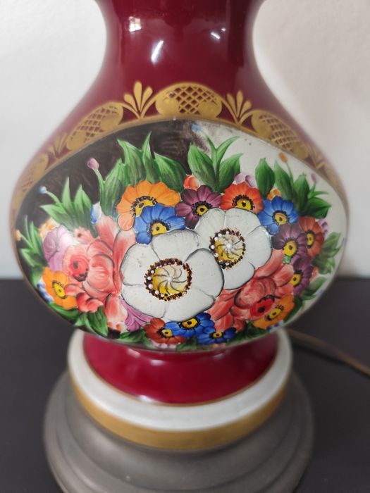 Candeeiro antigo lindíssimo restaurado a 100% e pintado á mão.