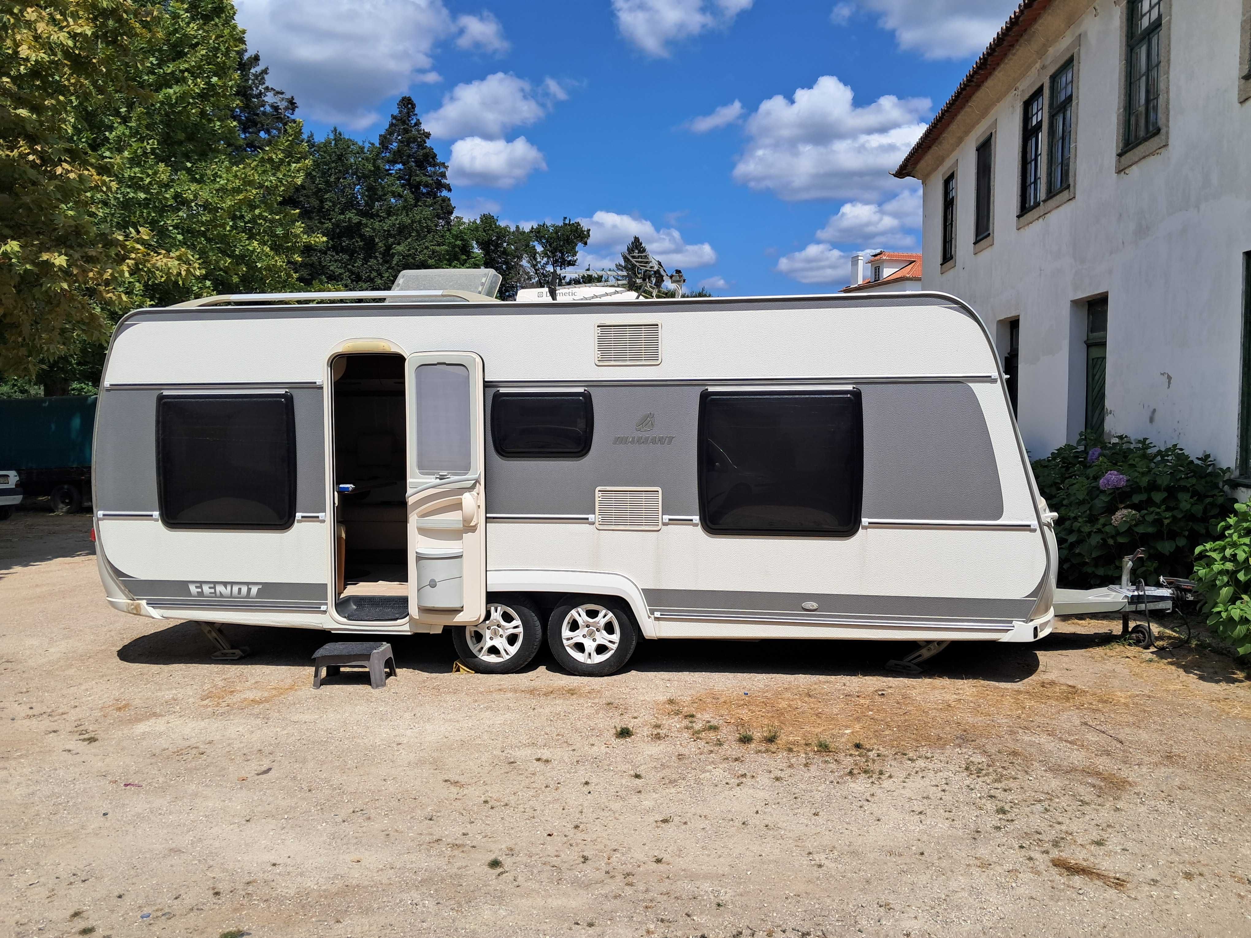Caravana FENDT DIAMAND 590 com matricula nacional