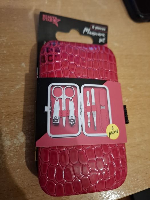 Zestaw do maniciure nowy