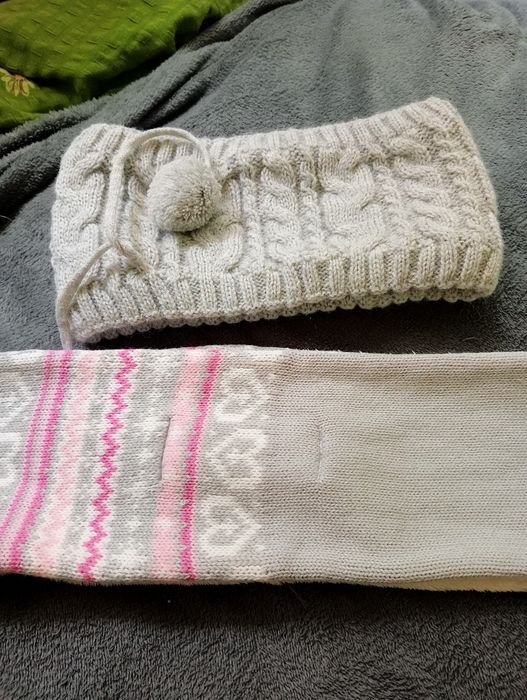 Czapki zimowe dziewcz 2 szt. 54-56 cm jak nowe, komin, szalik.