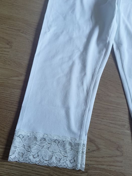 Białe legginsy z koronką 3/4 r 46