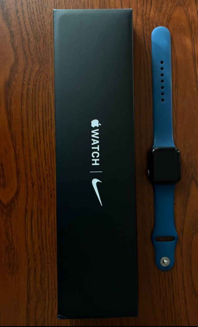 Продам Apple Watch Series 6(Nike Sport Band+ оргинальний кабель.