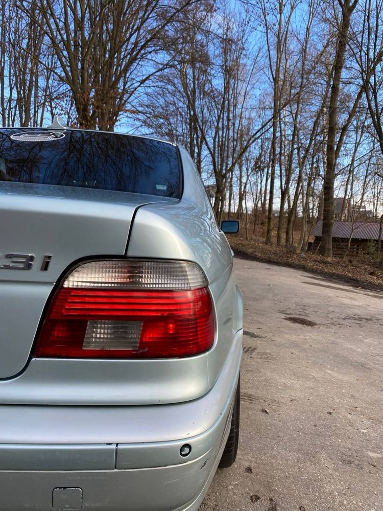 Продам BMW E39 523i