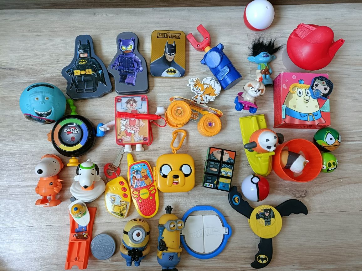 Duży zestaw zabawek gier z Mc Donalda Minionki Batman Snoppy