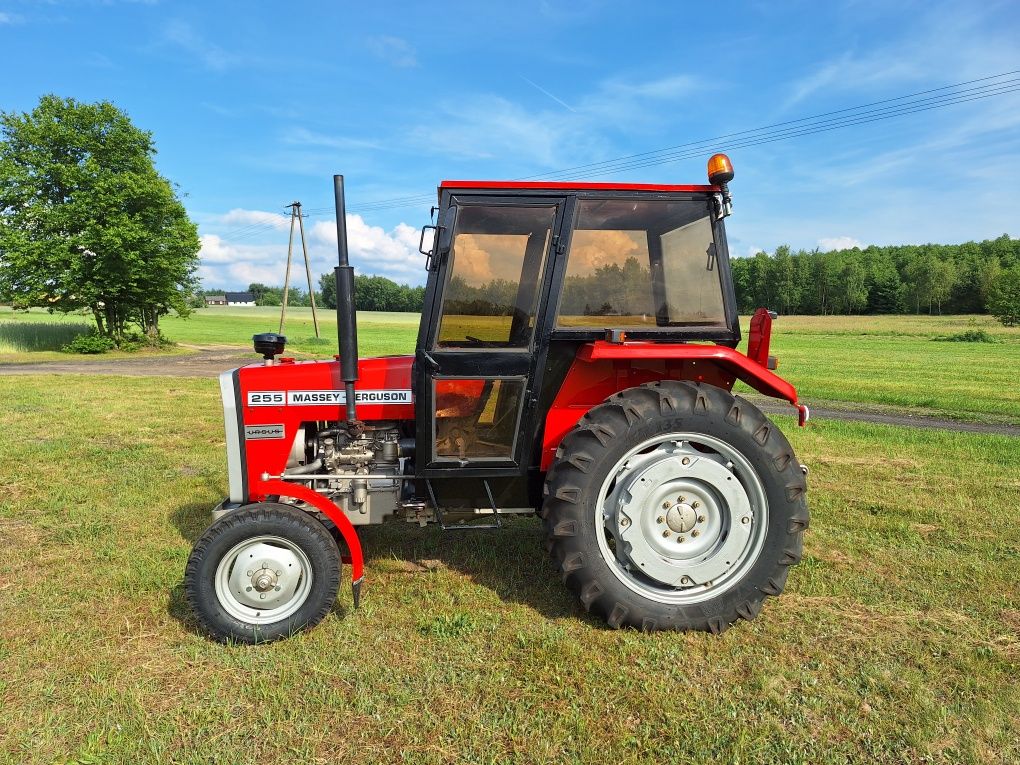 Massey Ferguson 255