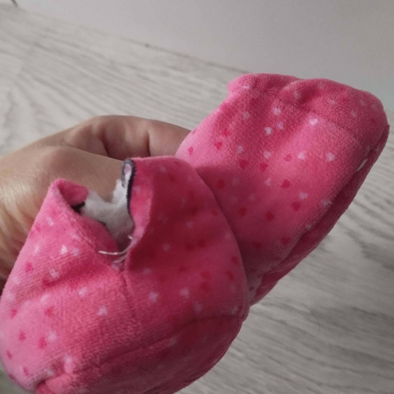 Miękkie kapcie dla dziewczynki świnka Peppa długość wkładki 16 cm