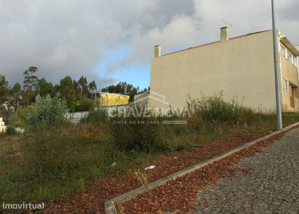 Lote de Terreno p/ Construção de Moradia Geminada em Pedroso