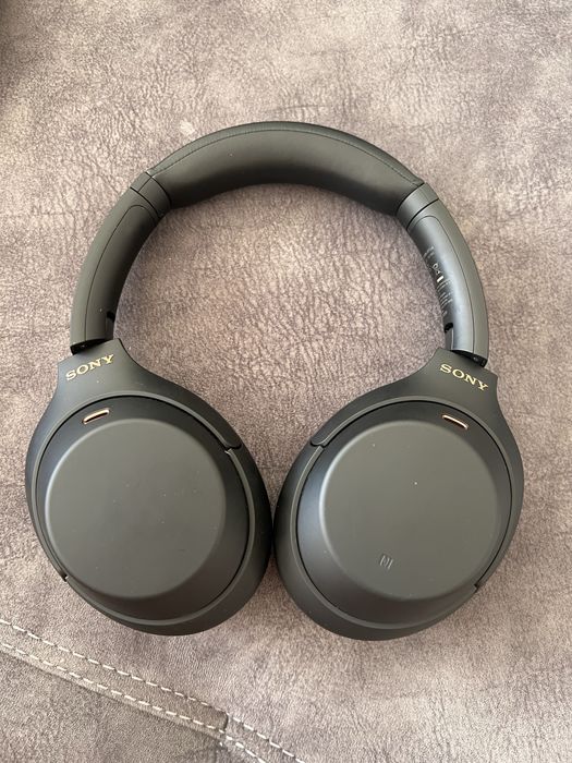 Продаю SONY WH-1000XM4