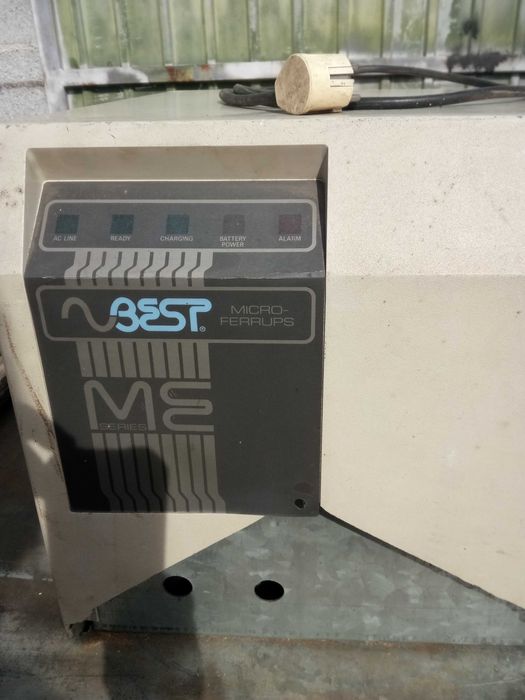 Inverters / chargers / UPS