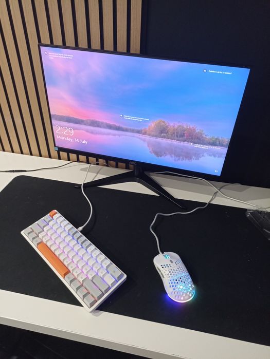 Zestaw komputer+monitor+myszka,klawiatura