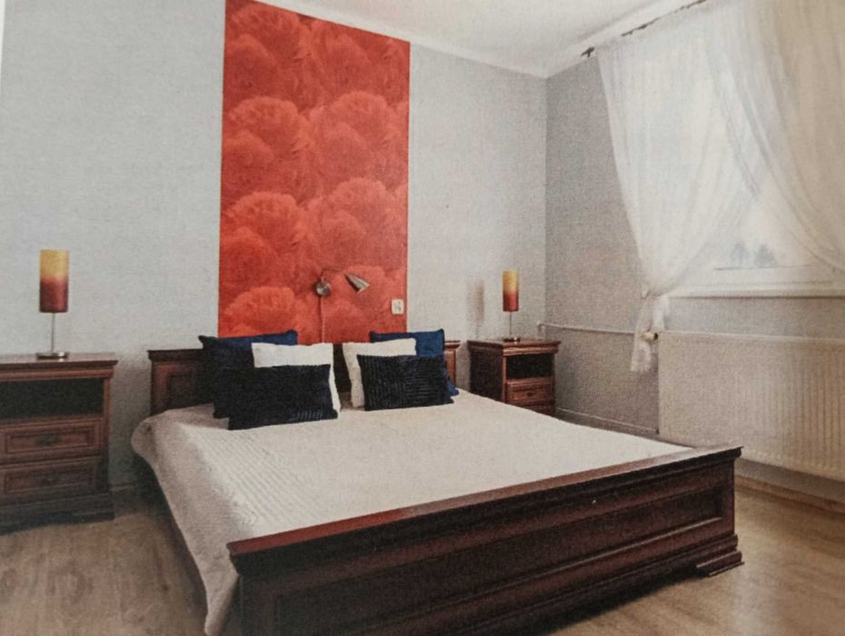 Sprzedam stelaż łóżka sypialnianego oraz  dwie szafki nocne